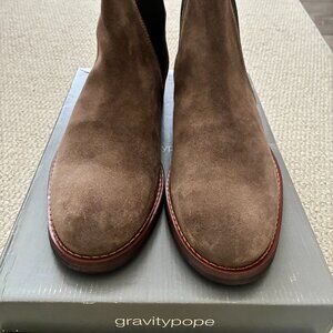 NEW. Gavity Pope. Ankle boot. Suede. Taupe. Size 43Eu/US 9.5-10.